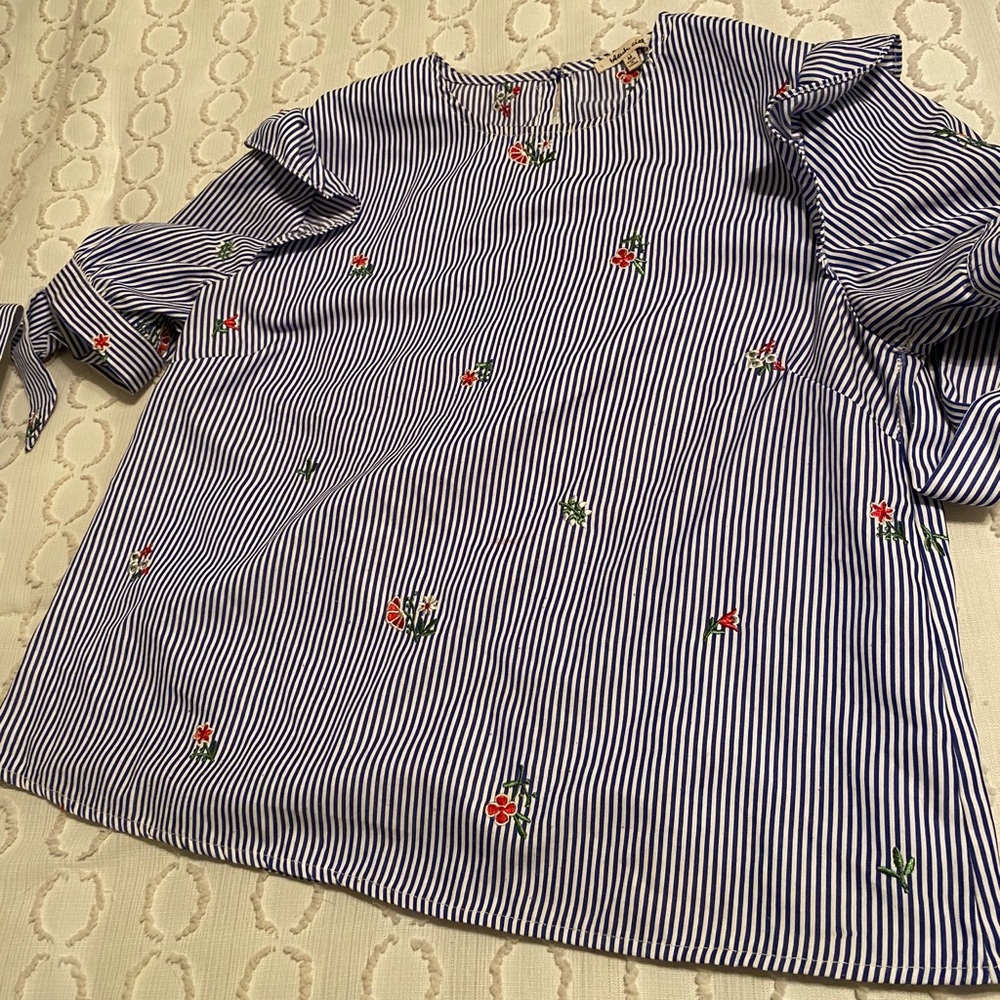 Gingham crop with embroidered cherries